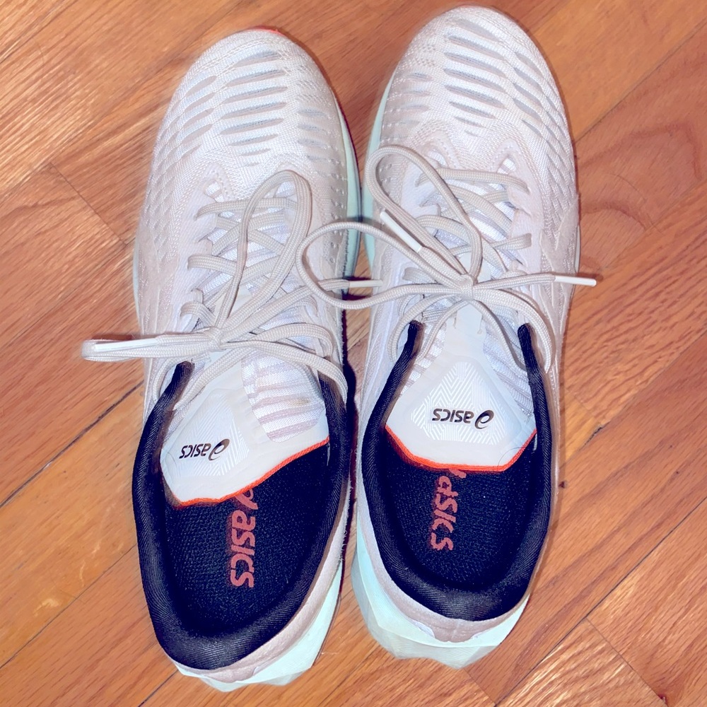 ASICS Novablast Size 8.5